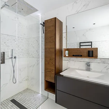 Ref 1997 - - Sea View For Rent