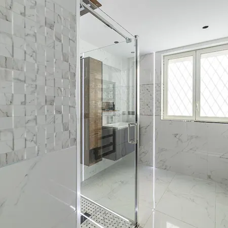 Ref 1997 - - Sea View For Rent شقة *